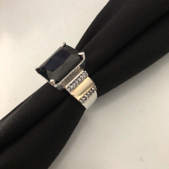 Ring - Picture 3 of 5